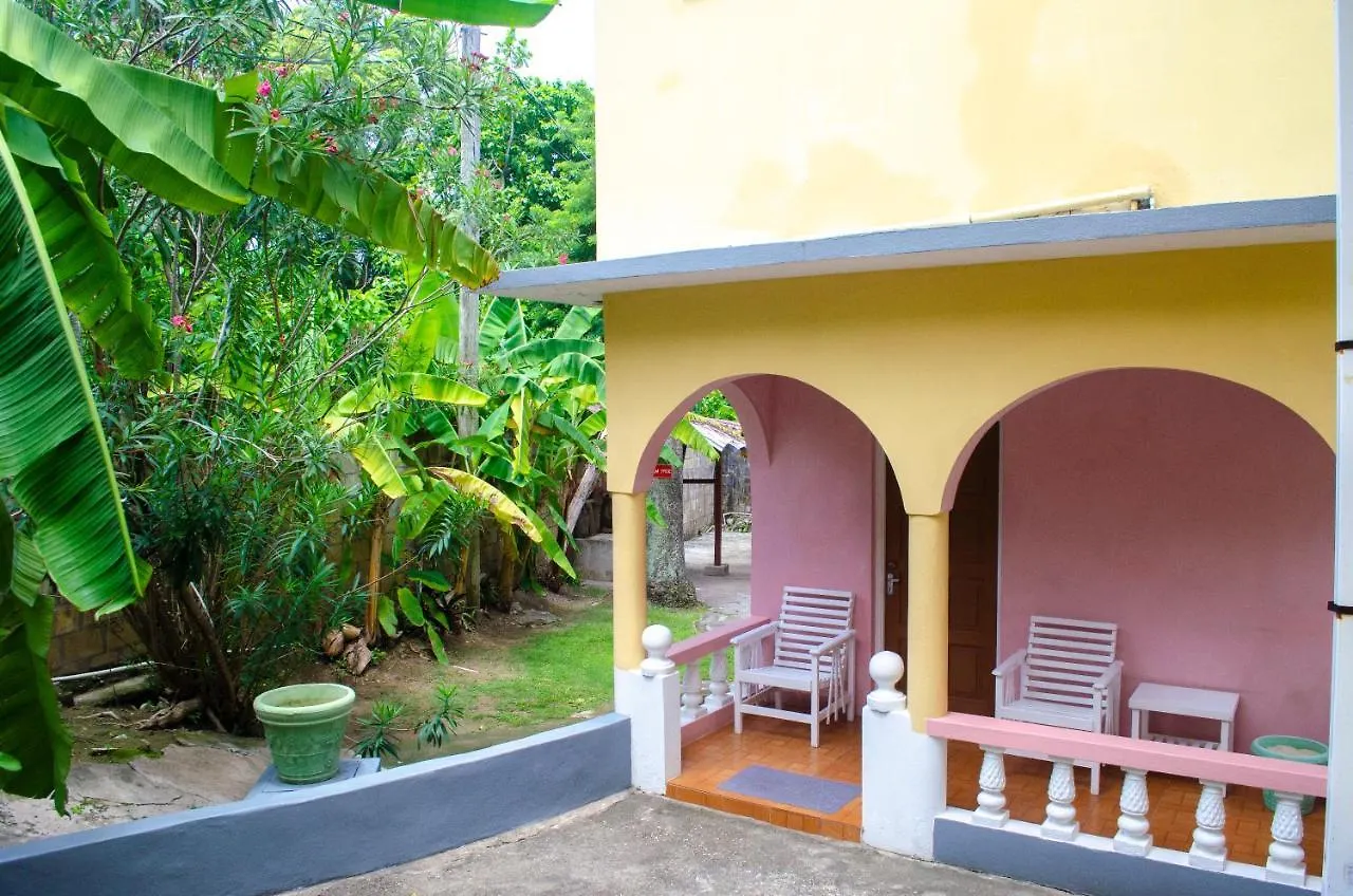 **  Little Shaw Park Guest House Очо-Риос Ямайка