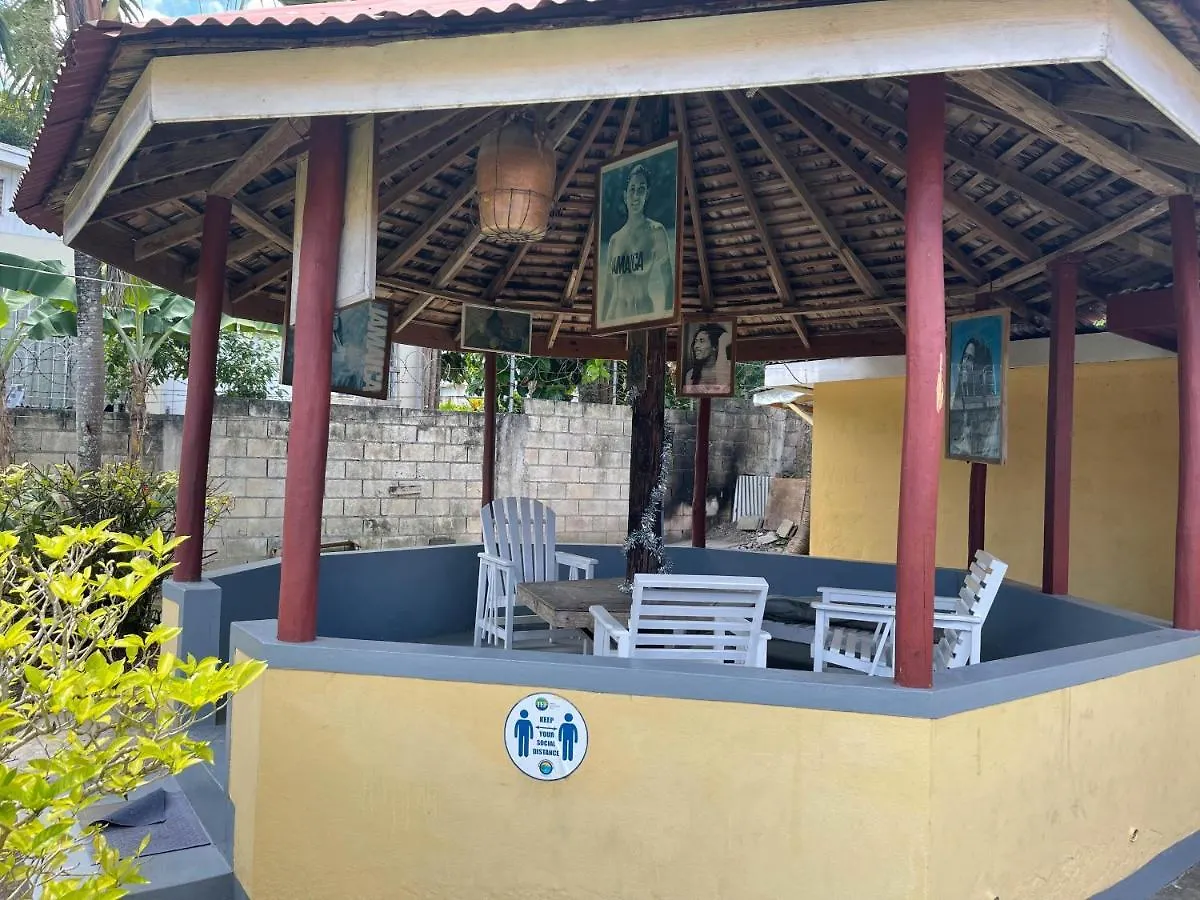 Little Shaw Park Guest House Очо-Риос